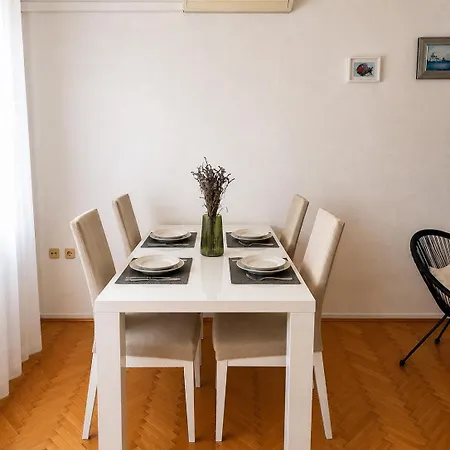 One דירה