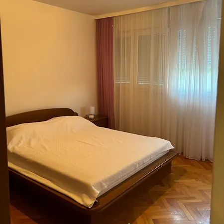 Apartman One *